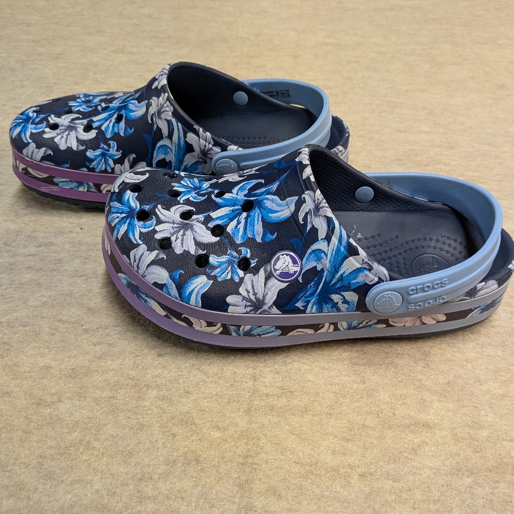 CROCS Blue and Purple Lily Floral Clogs Size Women's 6 - Picture 2 of 6